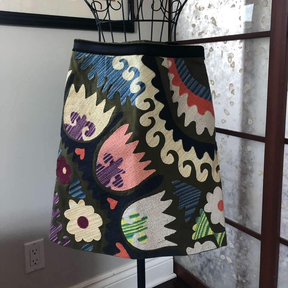 Vanessa Virginia - Tulipa Embroidered Skirt... Size (UK-4/US-0/EU-32)